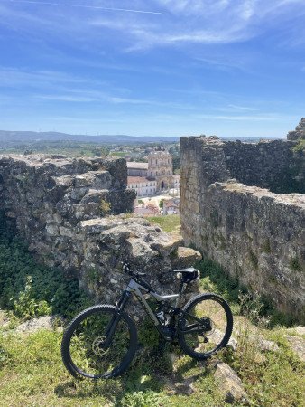 Monastery of Alcobaca, castle of Alcobaca, wine testing in Nazaré on Electric Bikes, MTB experience in Portugal, bike tour Portigal, bike rental Portugal, Nazare tour