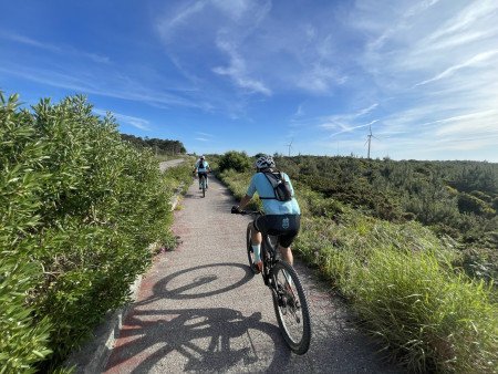 Team Building in Nazaré on Electric Bikes, MTB experience in Portugal, bike tour Portigal, bike rental Portugal, Nazare tour, Praia de Paredes da Vitória, Pataias, Praia de São Pedro de Moel, Alcobaça, Praia do Salgado, Praia de São Martinho do Porto, Foz do Arelho, Batalha, Porto de Mós.